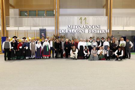 11. MEDNARODNI FOLKLORNI FESTIVAL RAKEK 74 FOTO LJUBO VUKELIČ